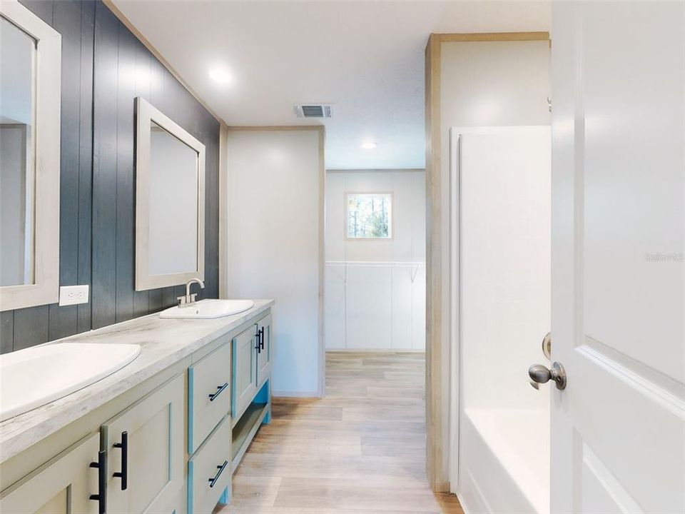 For Sale: $237,900 (4 beds, 2 baths, 1580 Square Feet)