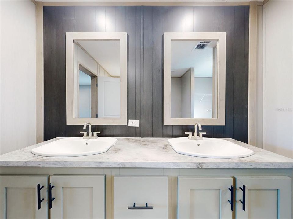 For Sale: $237,900 (4 beds, 2 baths, 1580 Square Feet)