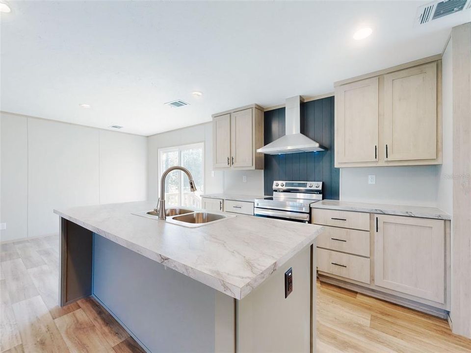 For Sale: $237,900 (4 beds, 2 baths, 1580 Square Feet)