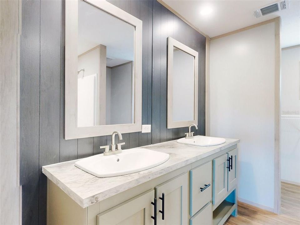 For Sale: $237,900 (4 beds, 2 baths, 1580 Square Feet)