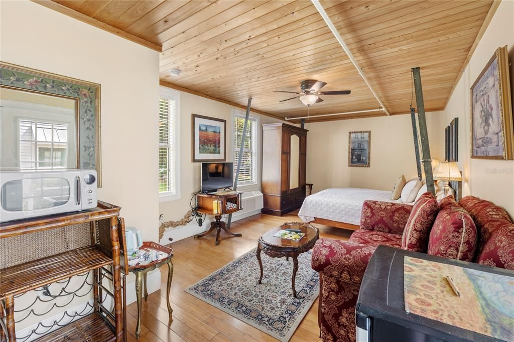 待售: $1,675,000 (7 贝兹, 8 浴室, 4552 平方英尺)