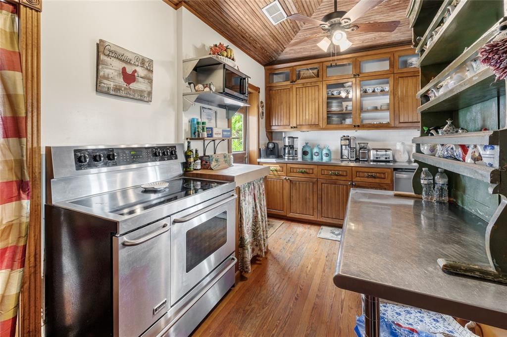 待售: $1,675,000 (7 贝兹, 8 浴室, 4552 平方英尺)