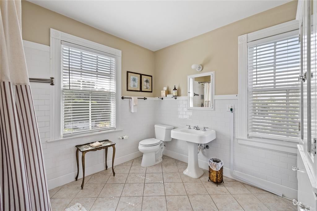 待售: $1,675,000 (7 贝兹, 8 浴室, 4552 平方英尺)