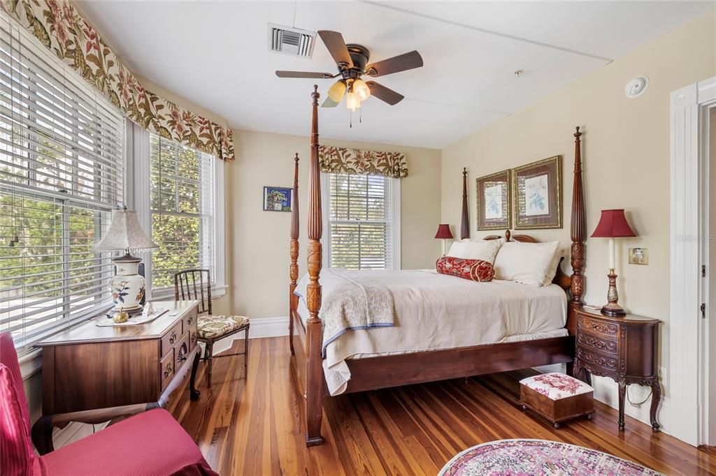 待售: $1,675,000 (7 贝兹, 8 浴室, 4552 平方英尺)