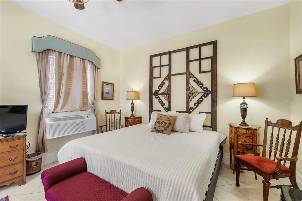 待售: $1,675,000 (7 贝兹, 8 浴室, 4552 平方英尺)