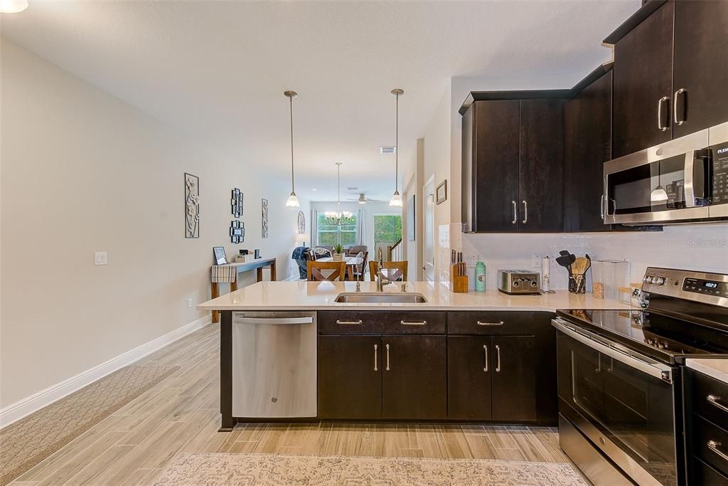 En Venta: $395,000 (2 camas, 2 baños, 1571 Pies cuadrados)