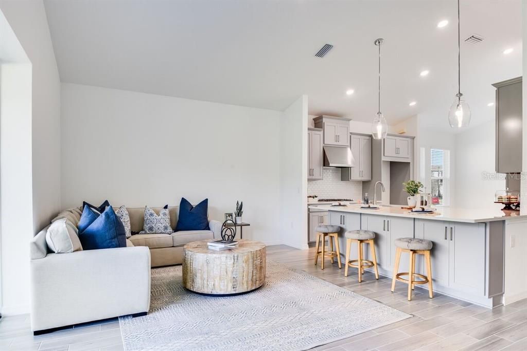 Activo con contrato: $496,034 (3 camas, 2 baños, 2055 Pies cuadrados)