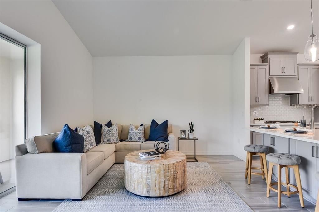 Activo con contrato: $496,034 (3 camas, 2 baños, 2055 Pies cuadrados)