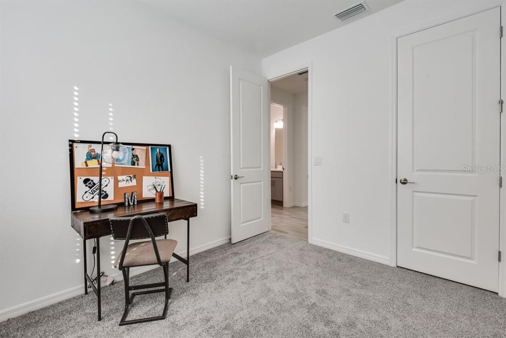 Activo con contrato: $496,034 (3 camas, 2 baños, 2055 Pies cuadrados)