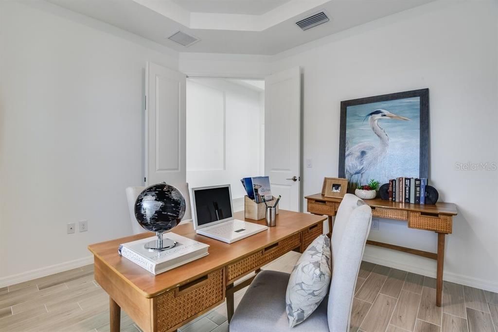 Activo con contrato: $496,034 (3 camas, 2 baños, 2055 Pies cuadrados)