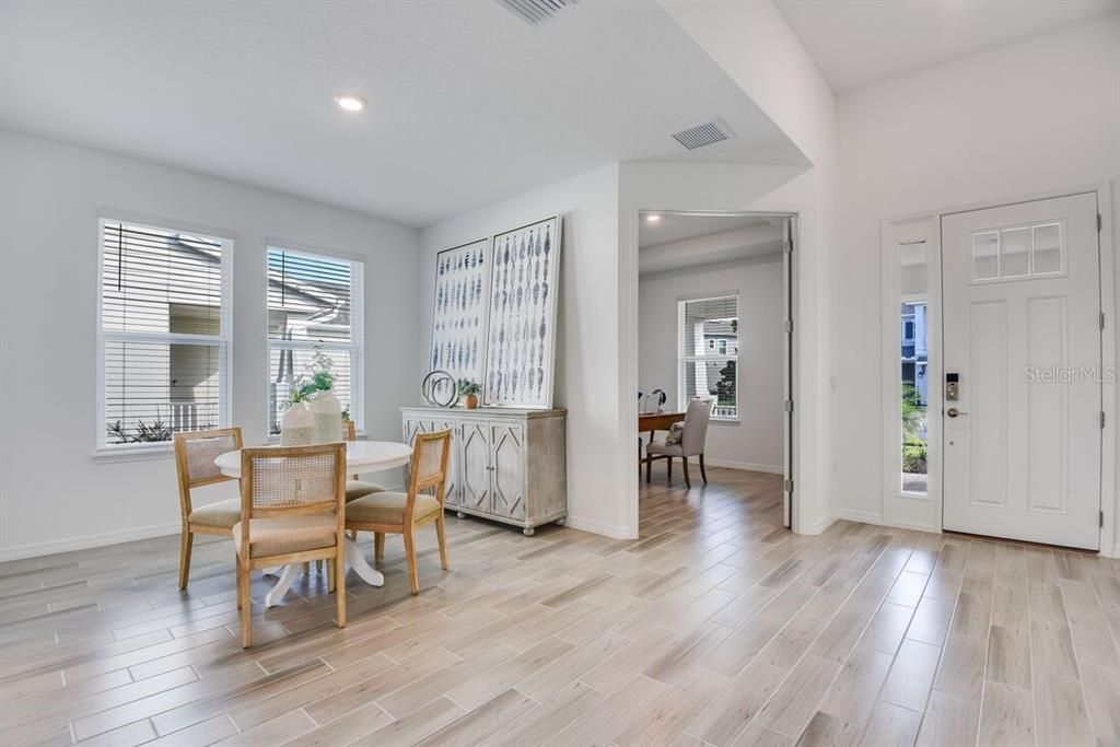 Activo con contrato: $496,034 (3 camas, 2 baños, 2055 Pies cuadrados)