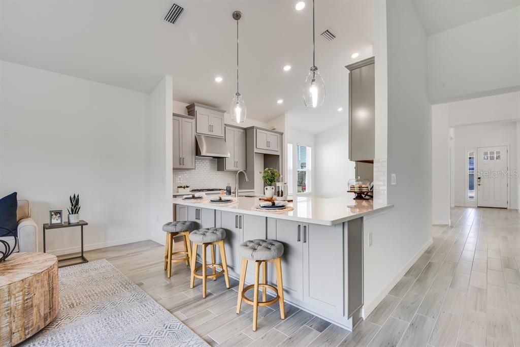 Activo con contrato: $496,034 (3 camas, 2 baños, 2055 Pies cuadrados)