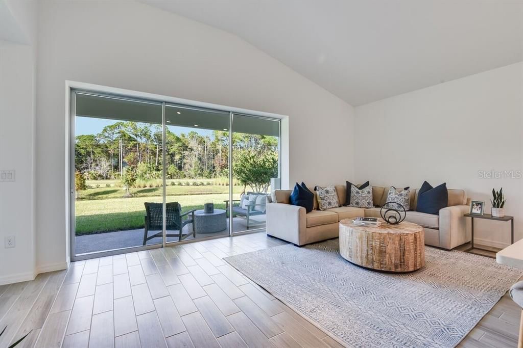 Activo con contrato: $496,034 (3 camas, 2 baños, 2055 Pies cuadrados)