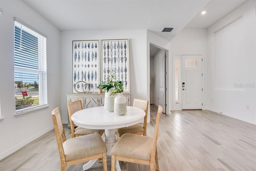 Activo con contrato: $496,034 (3 camas, 2 baños, 2055 Pies cuadrados)