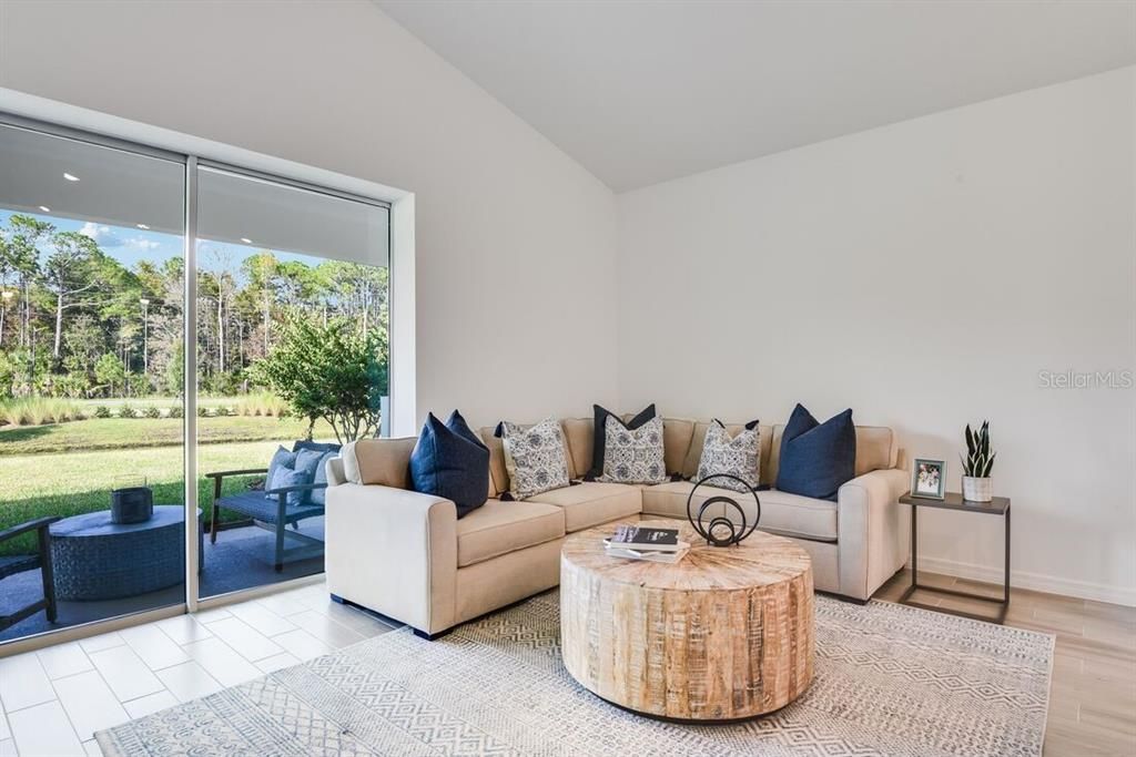 Activo con contrato: $496,034 (3 camas, 2 baños, 2055 Pies cuadrados)