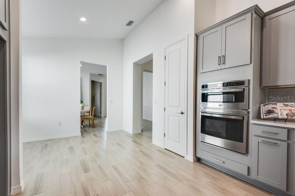 Activo con contrato: $496,034 (3 camas, 2 baños, 2055 Pies cuadrados)