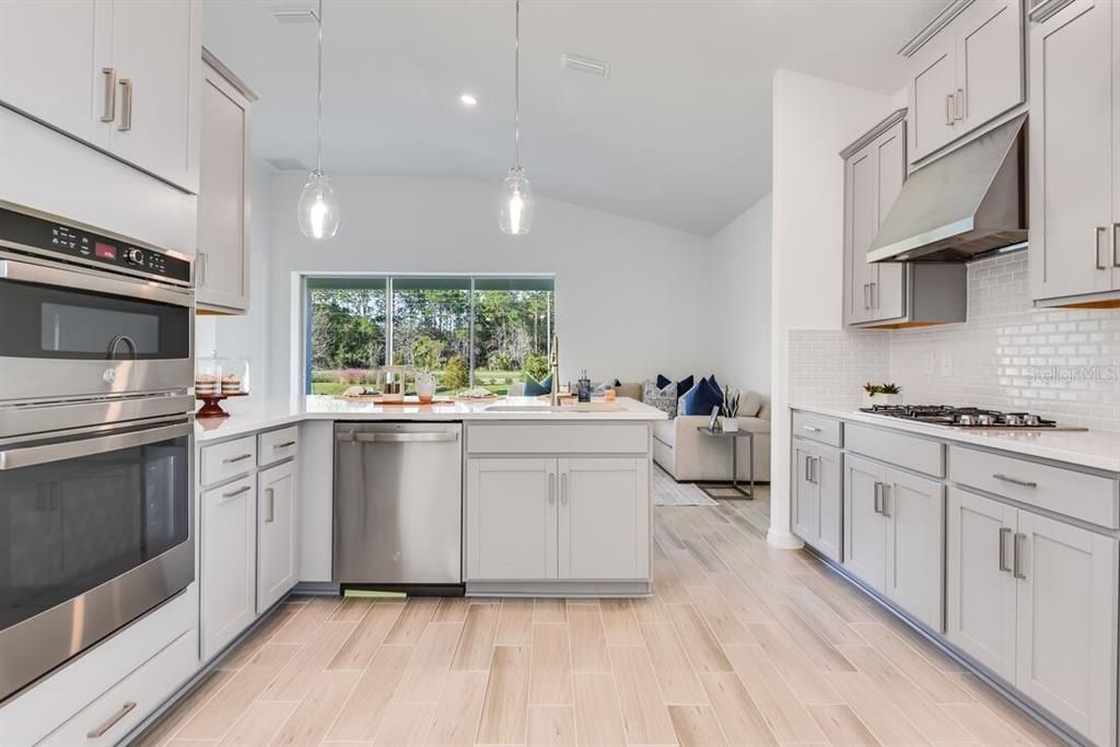 Activo con contrato: $496,034 (3 camas, 2 baños, 2055 Pies cuadrados)