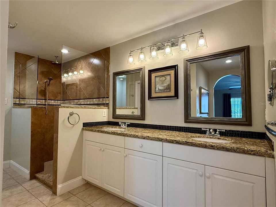 For Sale: $467,000 (3 beds, 2 baths, 1819 Square Feet)