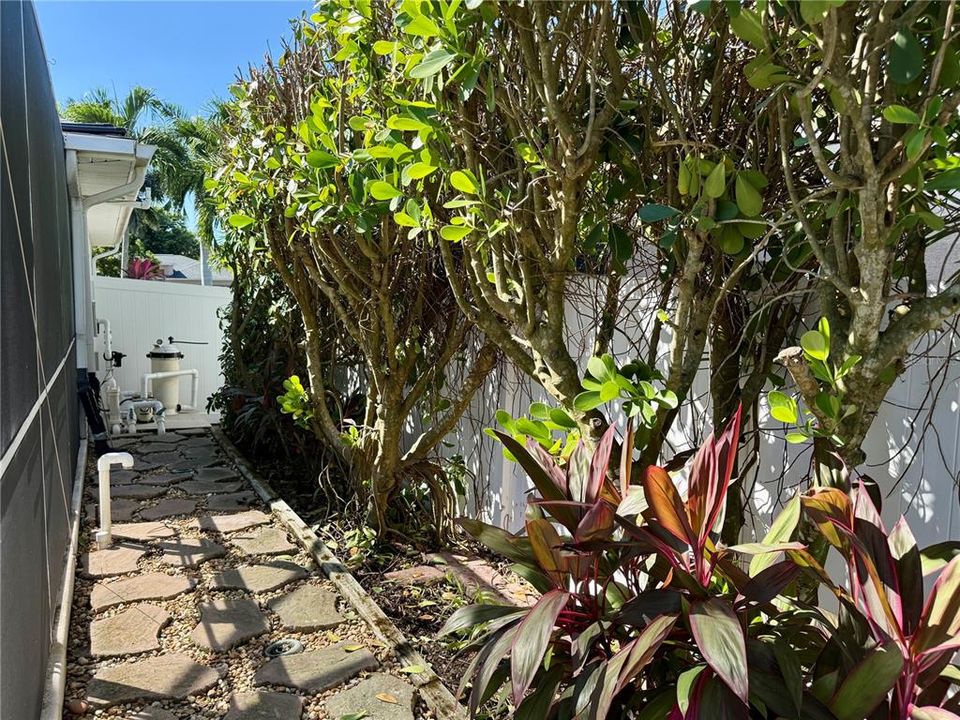 For Sale: $467,000 (3 beds, 2 baths, 1819 Square Feet)