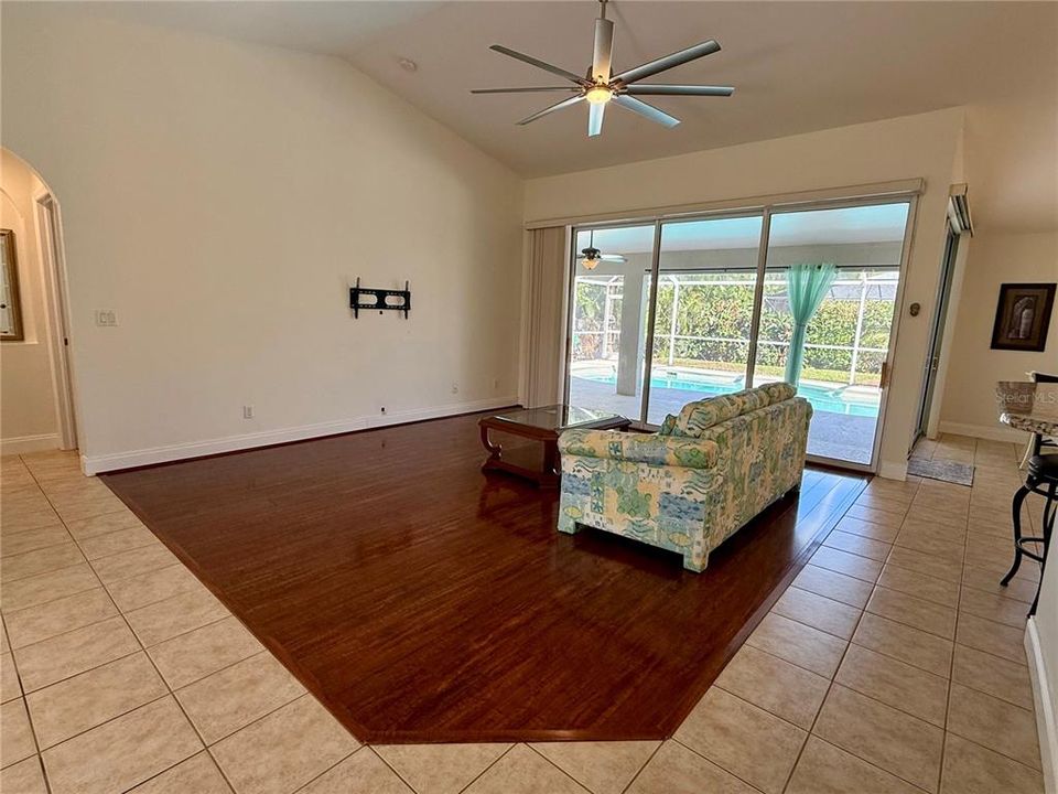 For Sale: $467,000 (3 beds, 2 baths, 1819 Square Feet)