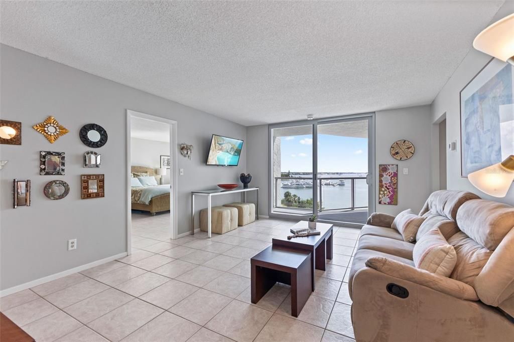 待售: $999,000 (2 贝兹, 2 浴室, 1575 平方英尺)