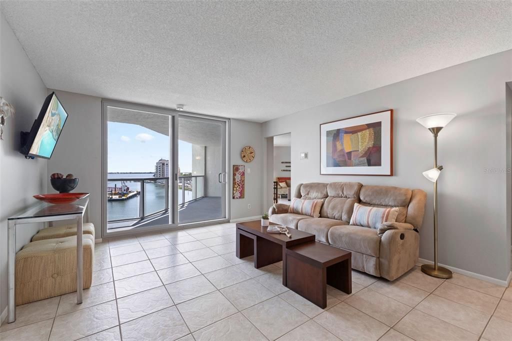 待售: $999,000 (2 贝兹, 2 浴室, 1575 平方英尺)