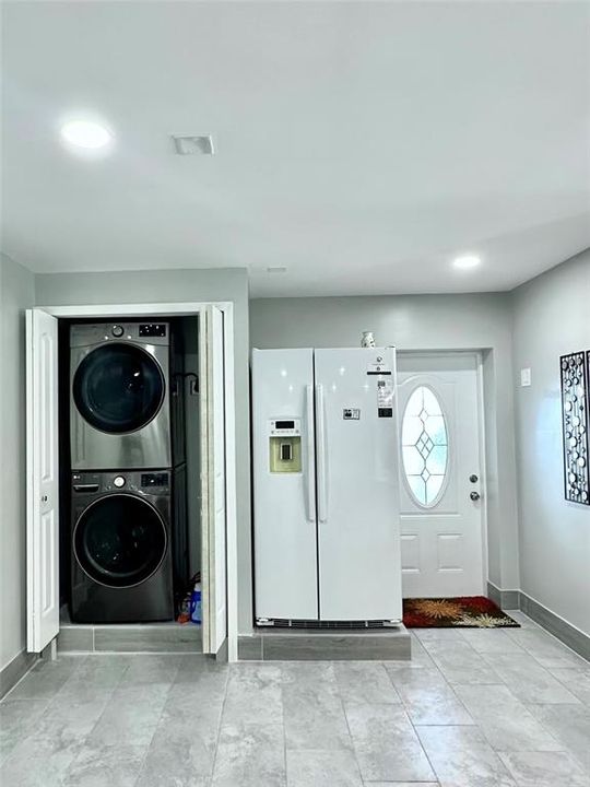 Activo con contrato: $2,700 (2 camas, 1 baños, 1128 Pies cuadrados)