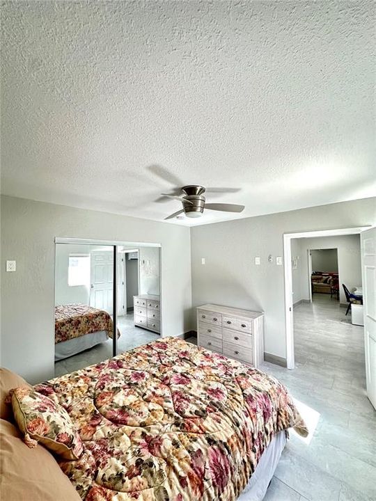 Activo con contrato: $2,700 (2 camas, 1 baños, 1128 Pies cuadrados)