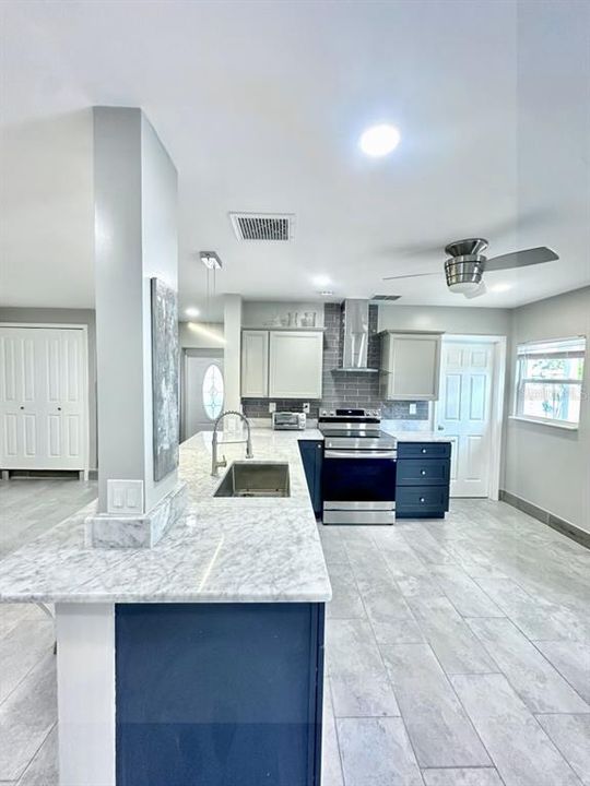 Activo con contrato: $2,700 (2 camas, 1 baños, 1128 Pies cuadrados)