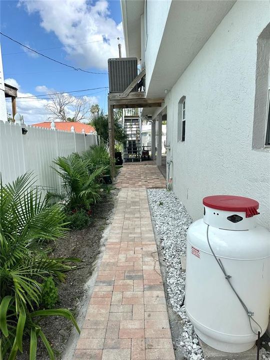 Activo con contrato: $2,700 (2 camas, 1 baños, 1128 Pies cuadrados)