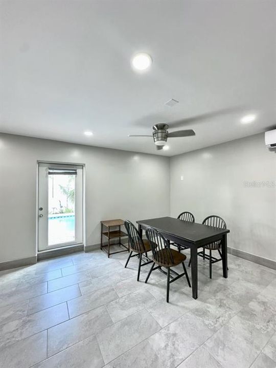 Activo con contrato: $2,700 (2 camas, 1 baños, 1128 Pies cuadrados)