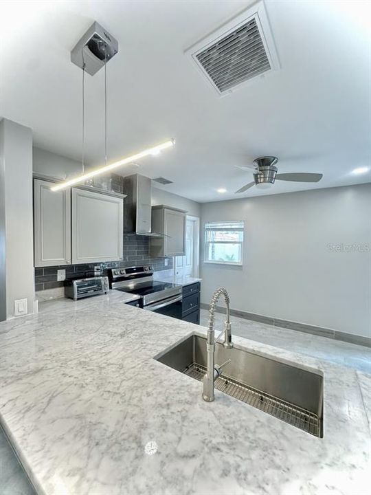 Activo con contrato: $2,700 (2 camas, 1 baños, 1128 Pies cuadrados)