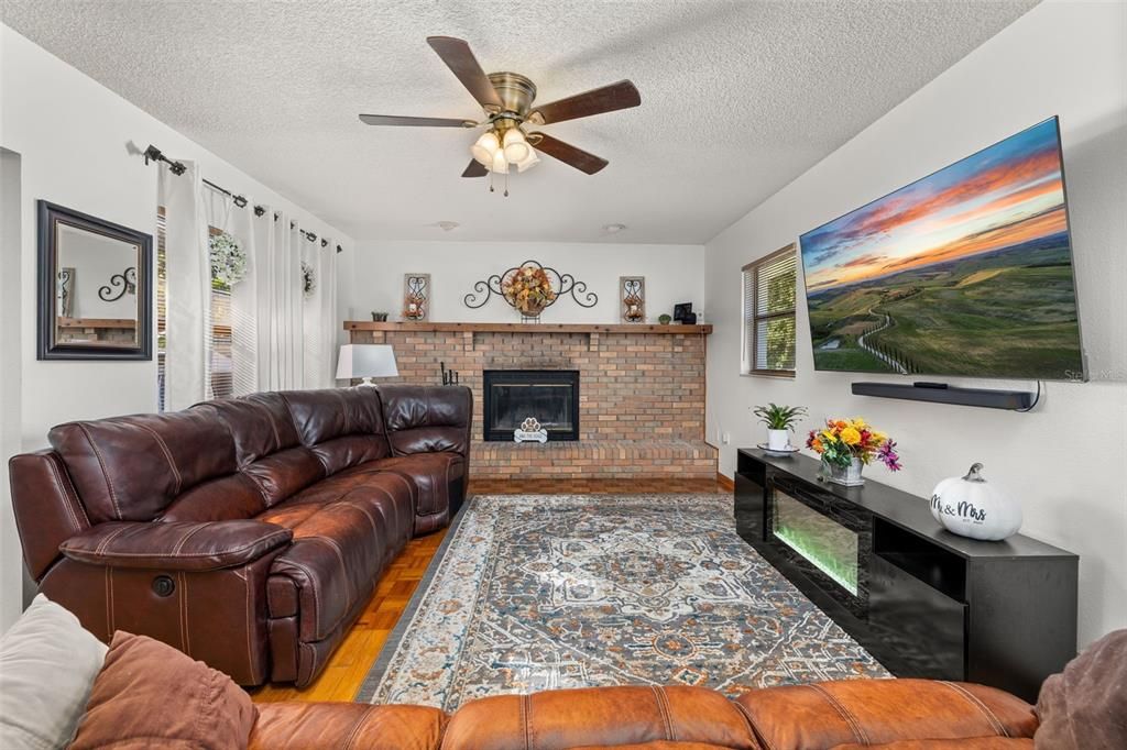 待售: $345,900 (3 贝兹, 2 浴室, 2034 平方英尺)