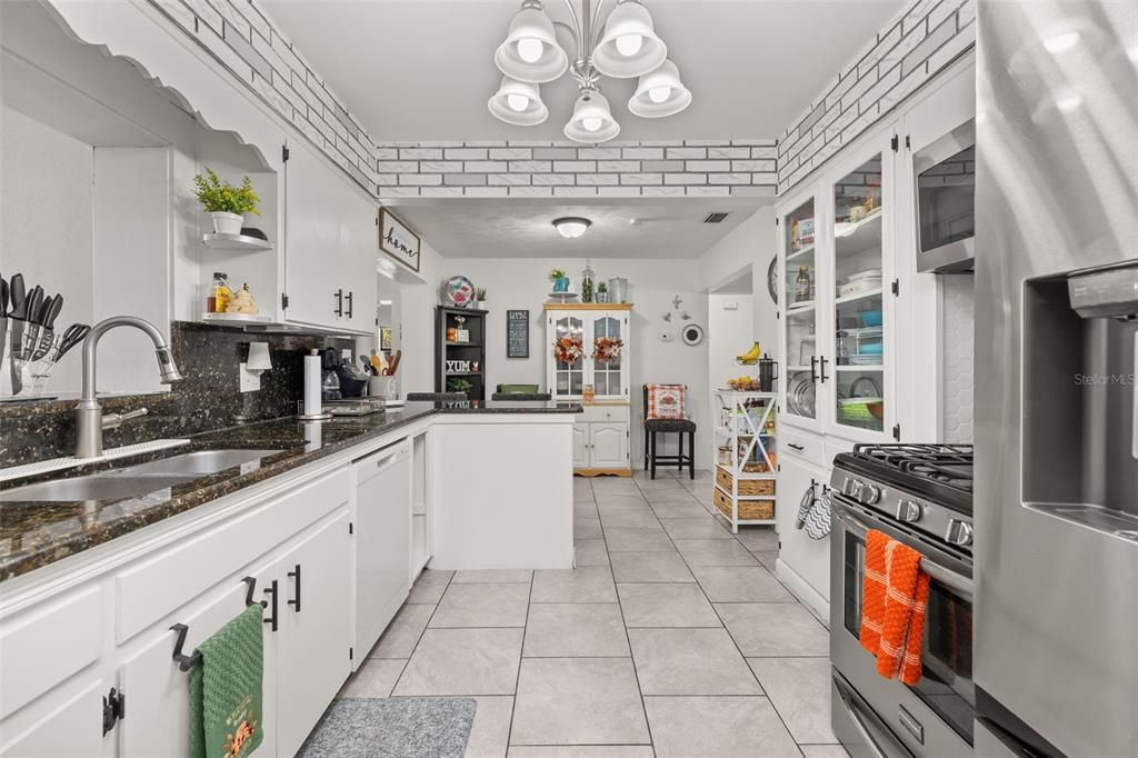 待售: $345,900 (3 贝兹, 2 浴室, 2034 平方英尺)