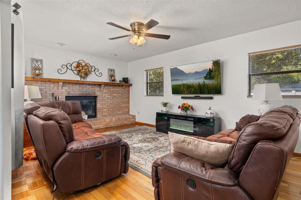 待售: $345,900 (3 贝兹, 2 浴室, 2034 平方英尺)