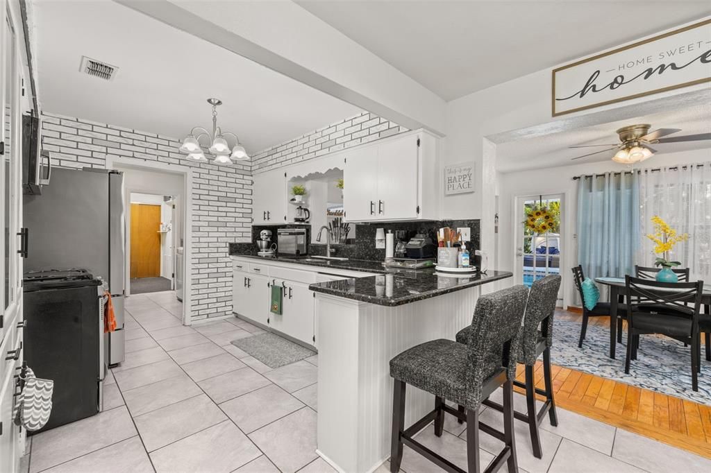 待售: $345,900 (3 贝兹, 2 浴室, 2034 平方英尺)