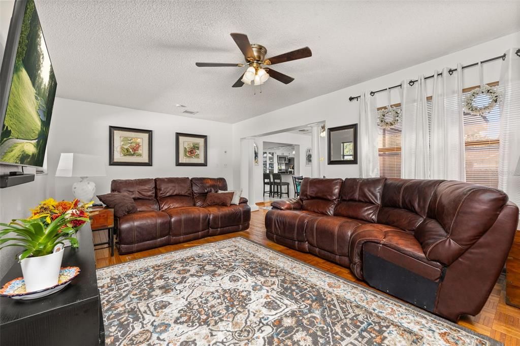 待售: $345,900 (3 贝兹, 2 浴室, 2034 平方英尺)