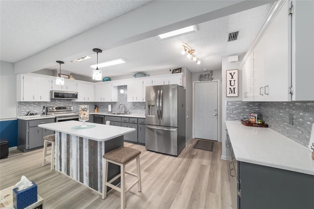 Active With Contract: $217,500 (2 beds, 2 baths, 1740 Square Feet)