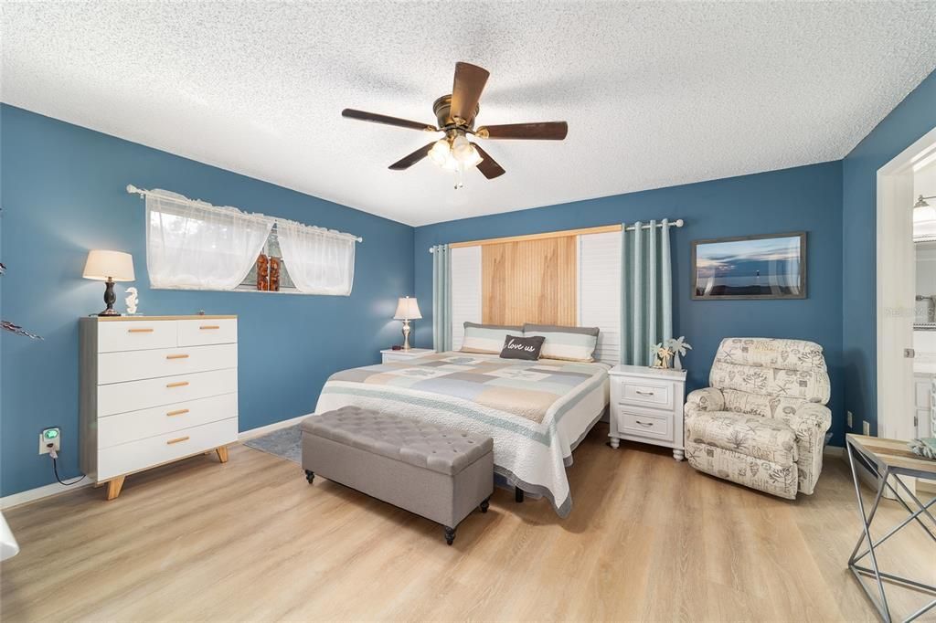 Active With Contract: $217,500 (2 beds, 2 baths, 1740 Square Feet)