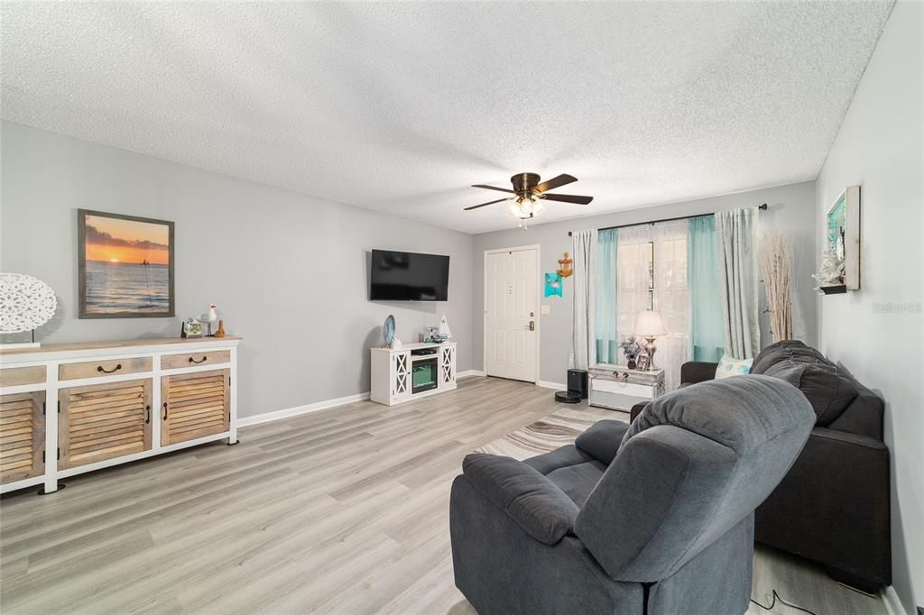 Active With Contract: $217,500 (2 beds, 2 baths, 1740 Square Feet)