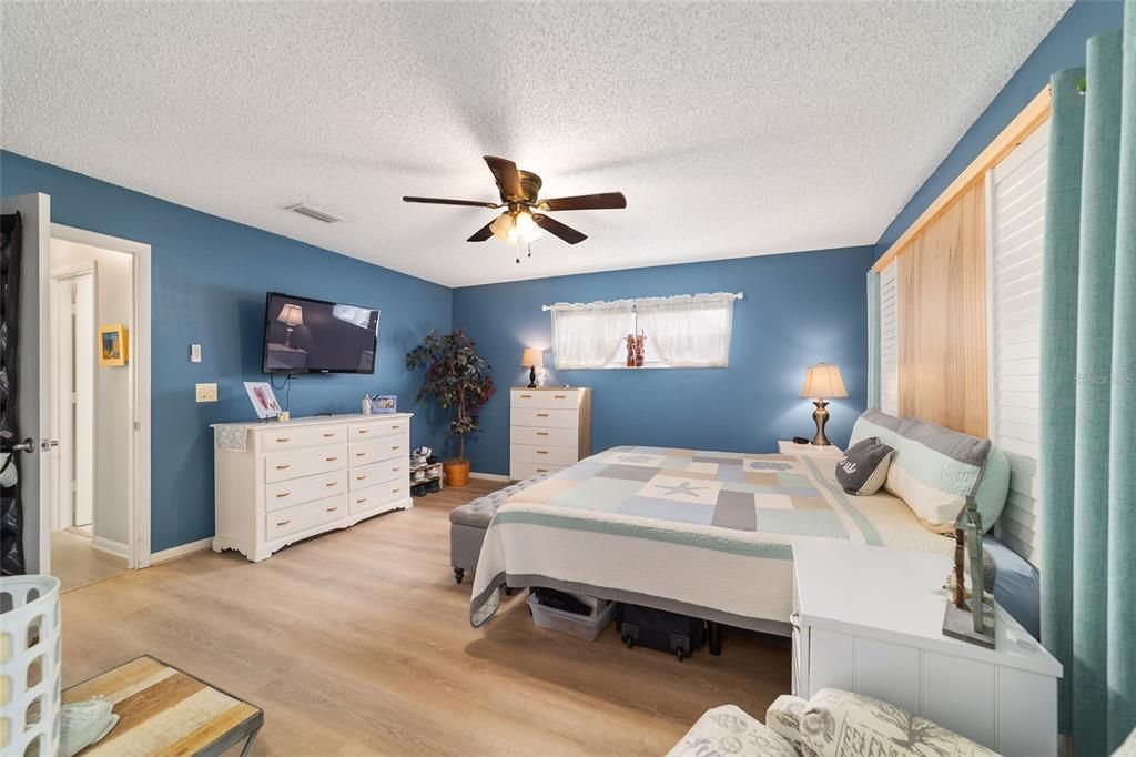 Active With Contract: $217,500 (2 beds, 2 baths, 1740 Square Feet)