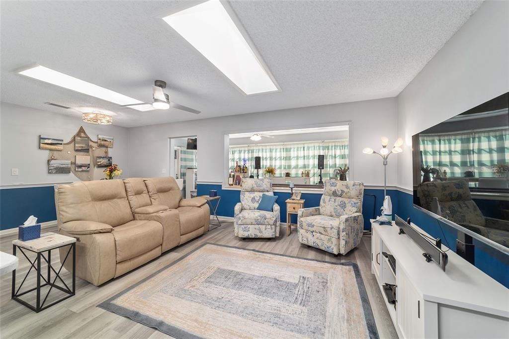 Active With Contract: $217,500 (2 beds, 2 baths, 1740 Square Feet)