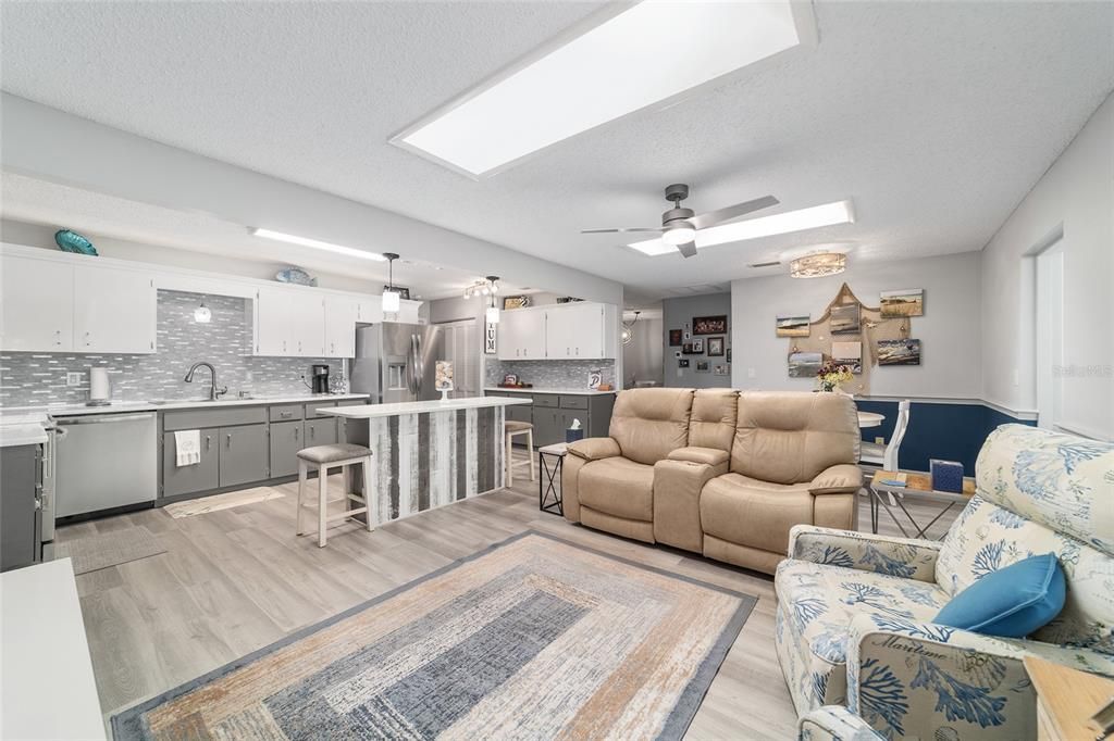 Active With Contract: $217,500 (2 beds, 2 baths, 1740 Square Feet)