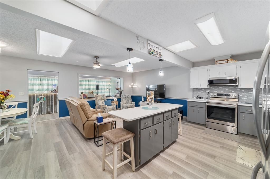 Active With Contract: $217,500 (2 beds, 2 baths, 1740 Square Feet)