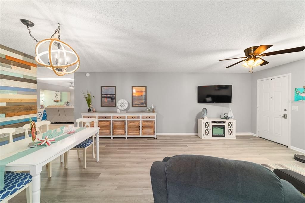 Active With Contract: $217,500 (2 beds, 2 baths, 1740 Square Feet)