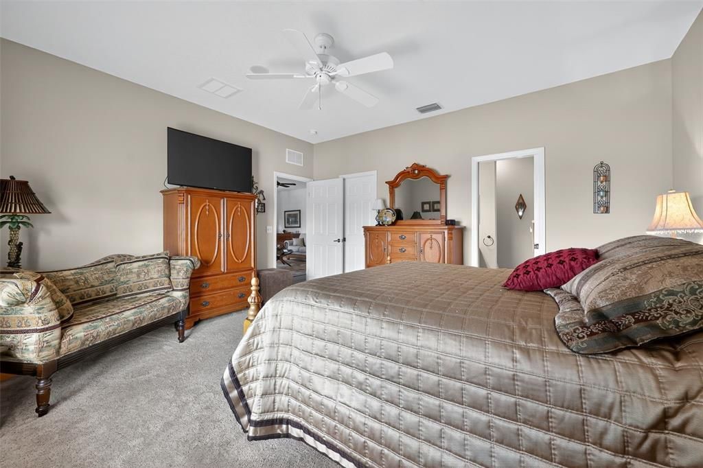 Active With Contract: $324,900 (2 beds, 2 baths, 1688 Square Feet)