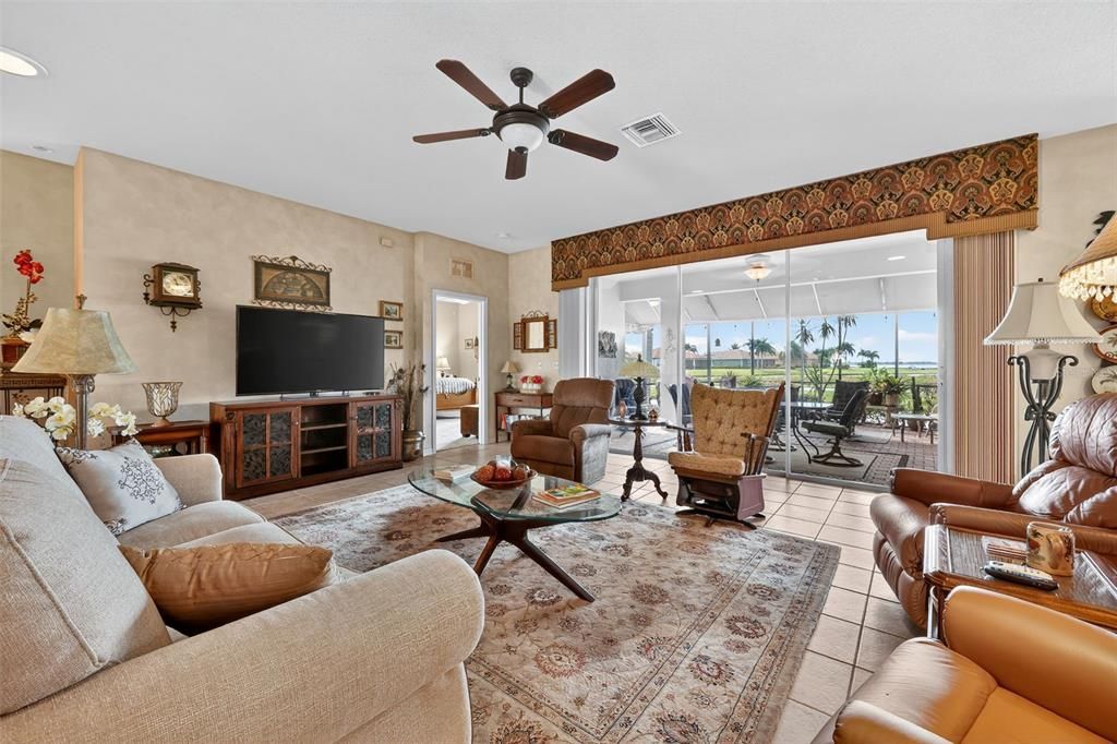 Active With Contract: $324,900 (2 beds, 2 baths, 1688 Square Feet)