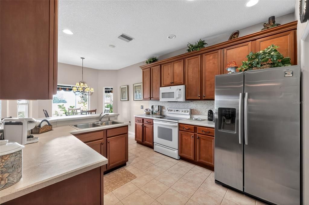 Active With Contract: $324,900 (2 beds, 2 baths, 1688 Square Feet)