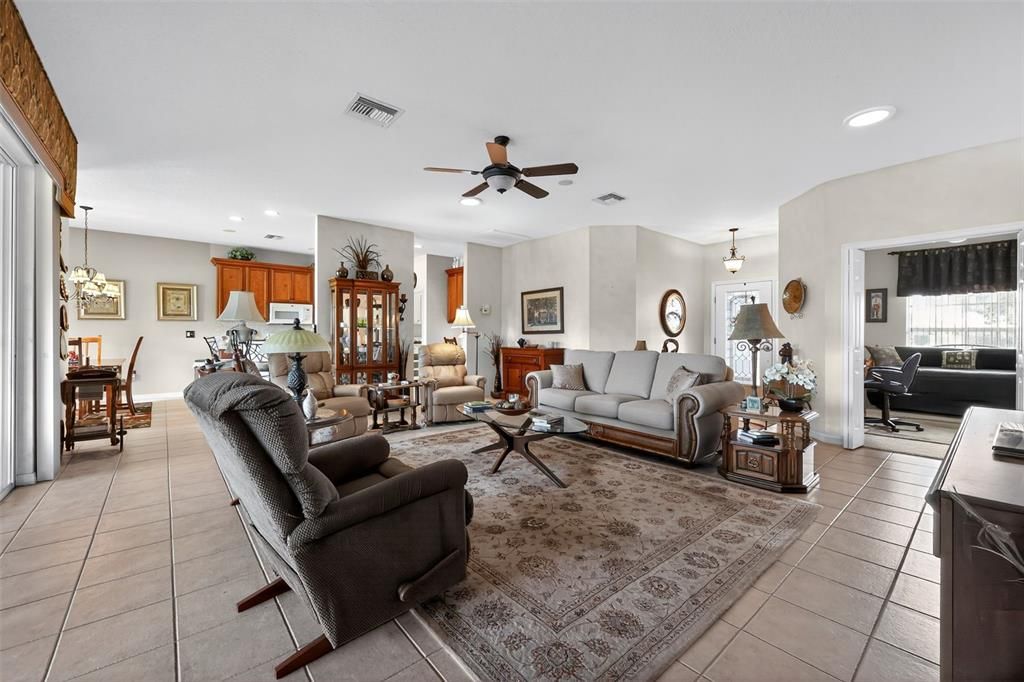 Active With Contract: $324,900 (2 beds, 2 baths, 1688 Square Feet)