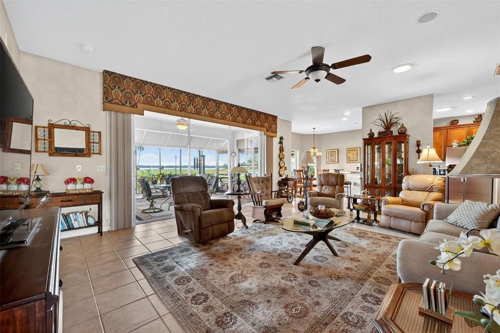 Active With Contract: $324,900 (2 beds, 2 baths, 1688 Square Feet)